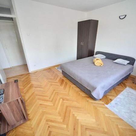 Appartement Apartman Centar Lux à Pirot Extérieur photo